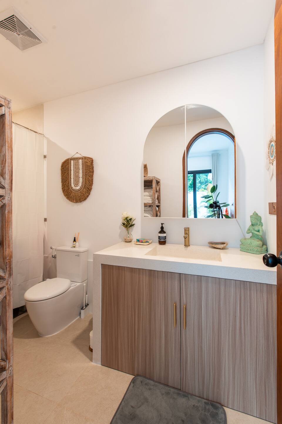 0ee6aa92-60f8-4746-8902-1d09363a9663