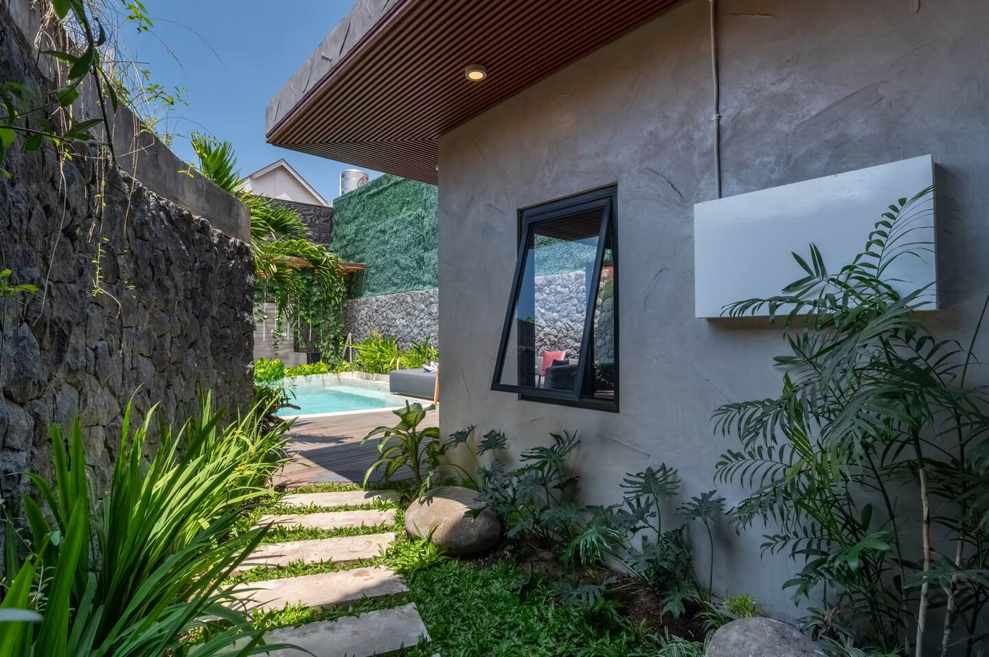 78ae7904-6761-474e-b8c8-2e81ba126423