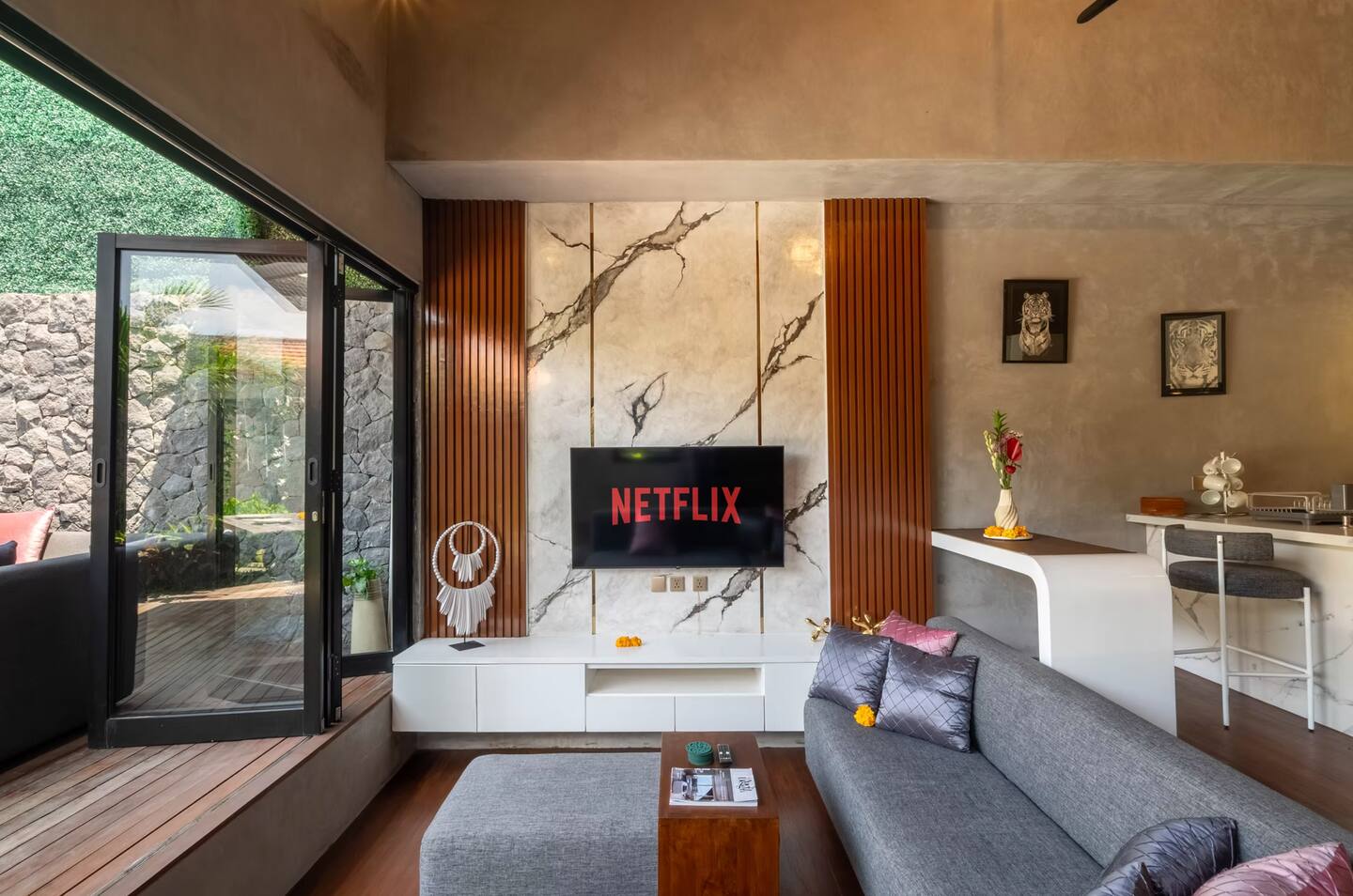 844e39d5-2b7e-42e2-9b9b-4689761ddb01