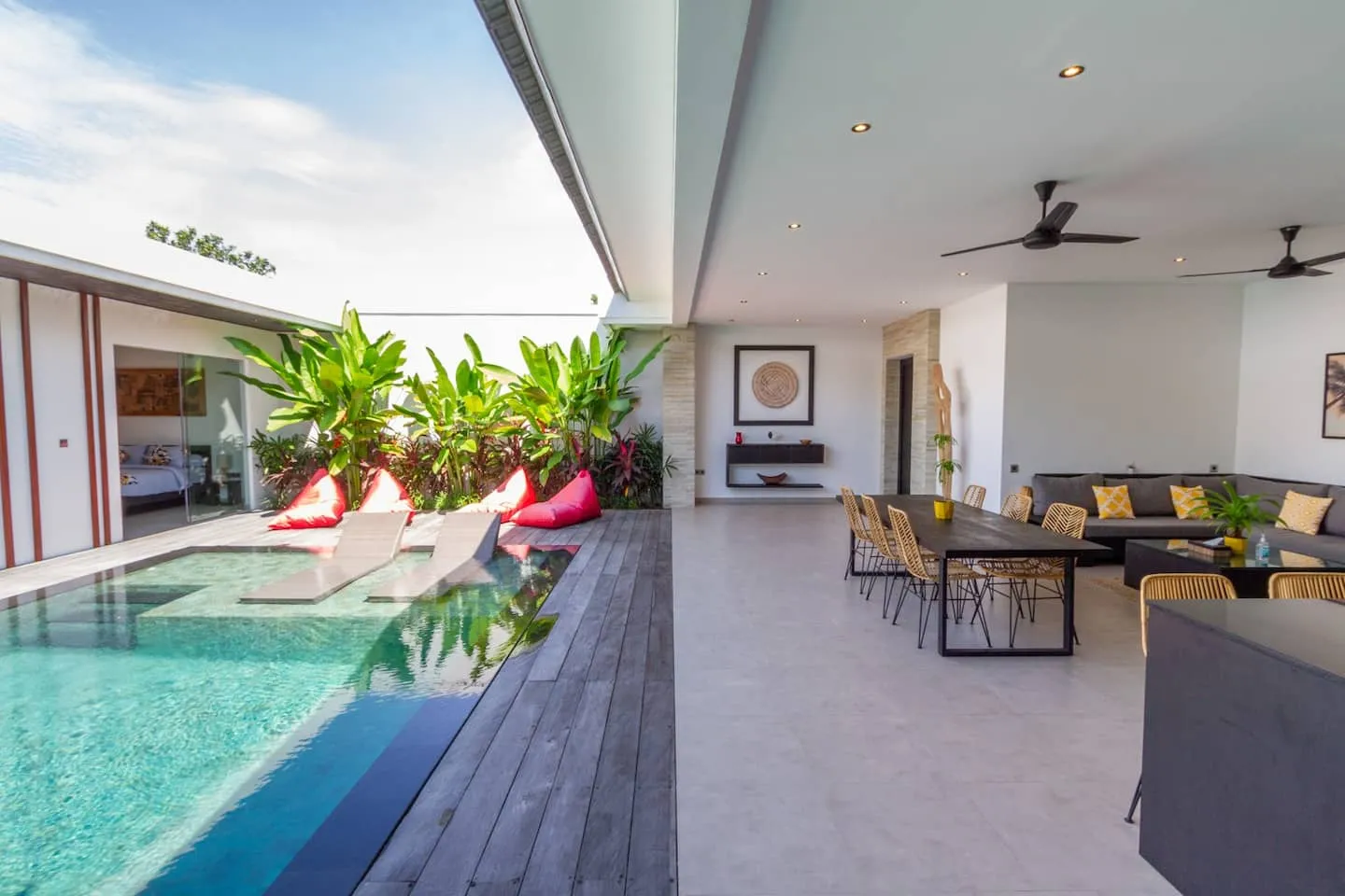 Villa-Lys-Living-and-Dining-Area