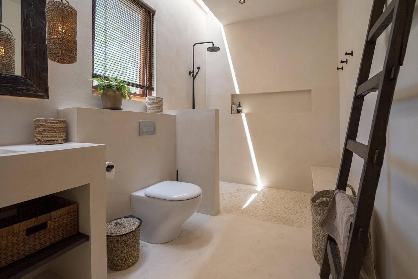 e99eaff6-a5b6-4231-a4a2-5768af7002ce